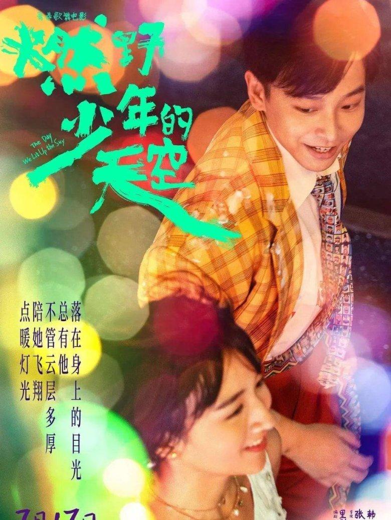 亨利·卡维尔亮相新片首映 一袭黑西装散发成熟魅力