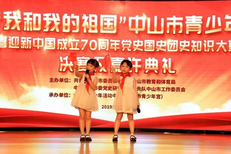 春运首日安庆站派出所开展赠福字送春联活动